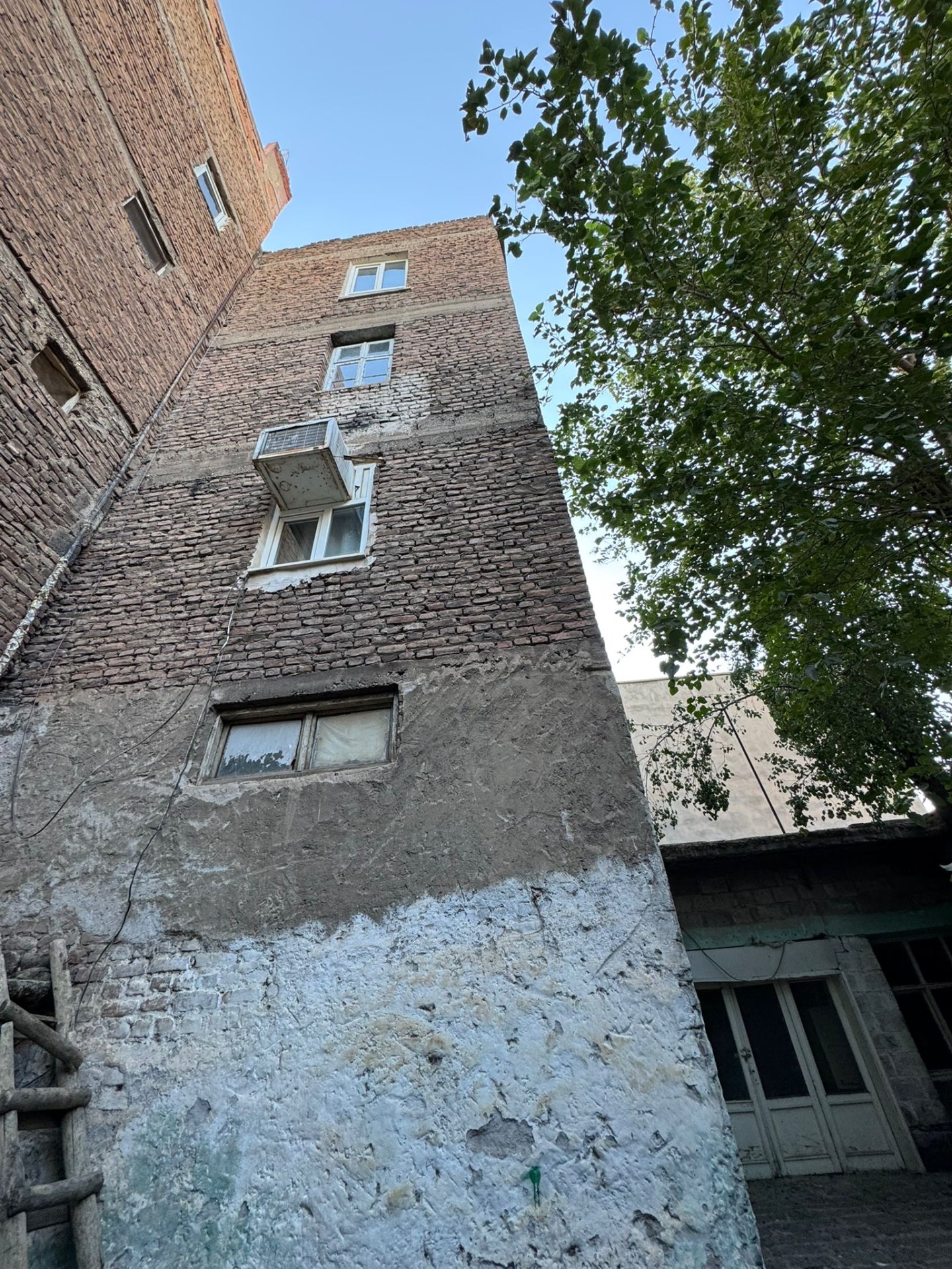 ULU CAMİ YANINDA SATILIK Z+3 KATLI BİNA TAMAMI SATILIK