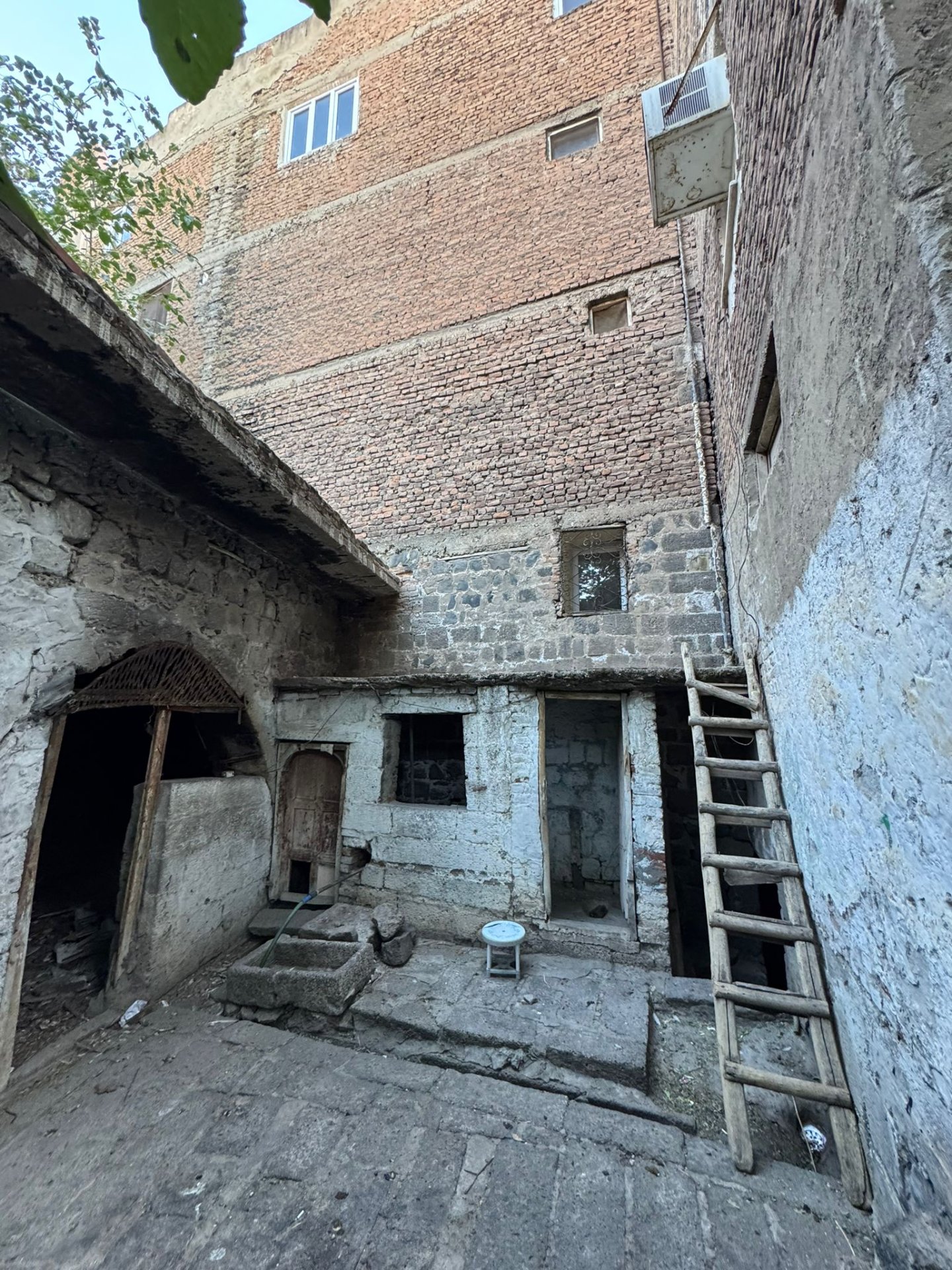 ULU CAMİ YANINDA SATILIK Z+3 KATLI BİNA TAMAMI SATILIK