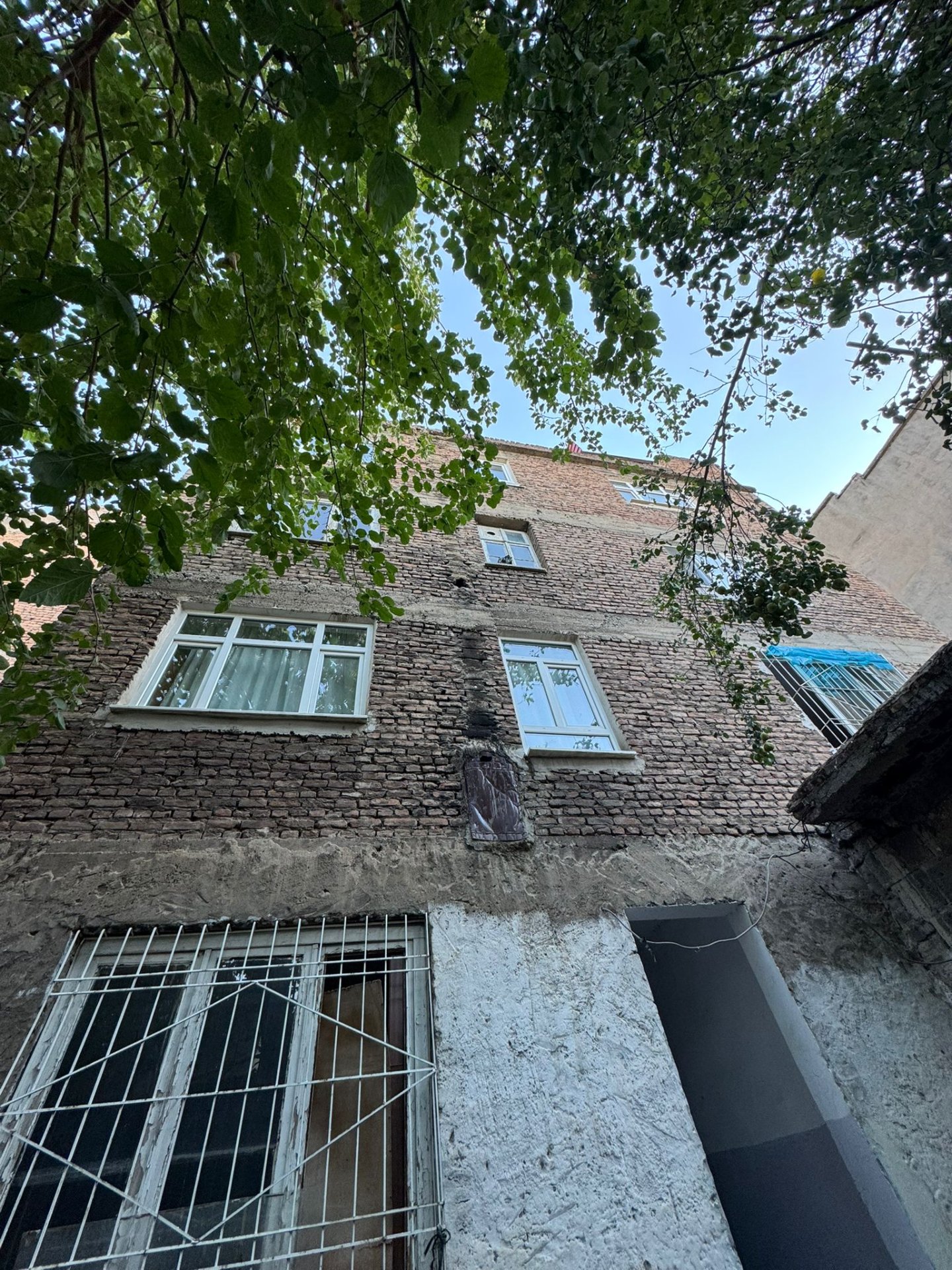 ULU CAMİ YANINDA SATILIK Z+3 KATLI BİNA TAMAMI SATILIK