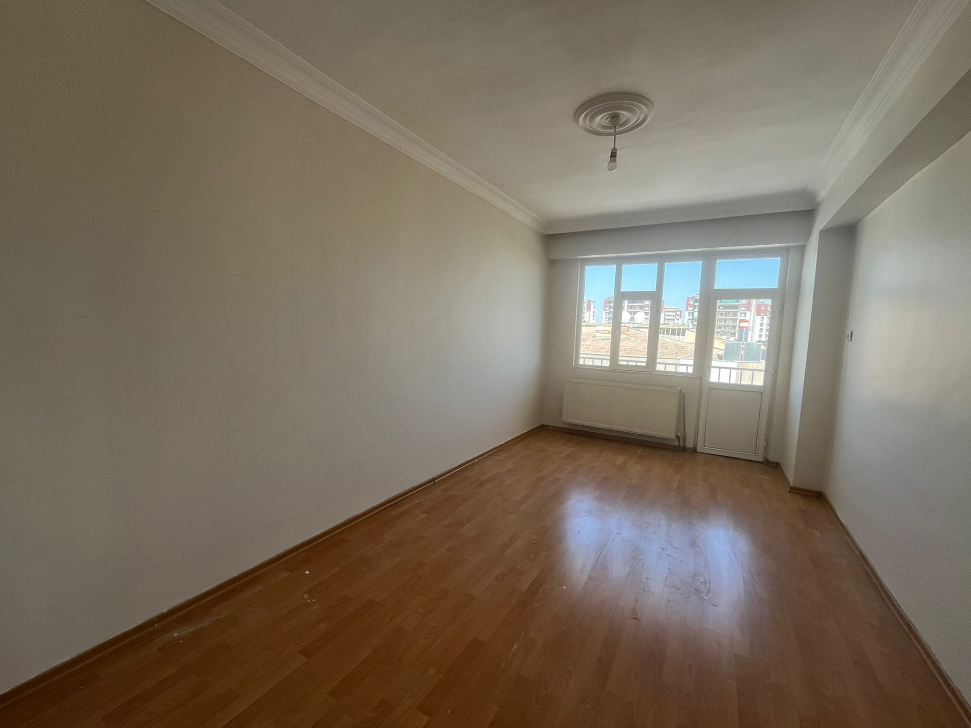 KAYAPINAR BELEDİYESİNİN YANI 3+1 KİRALIK DAİRE