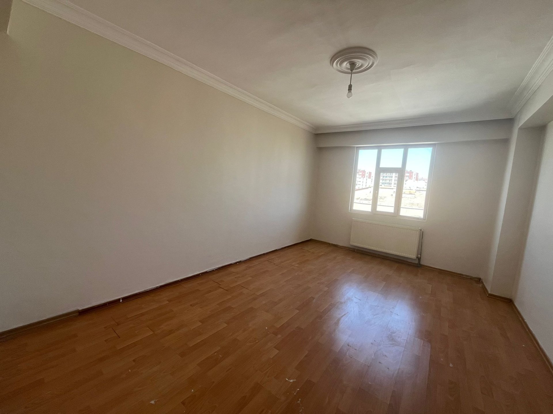 KAYAPINAR BELEDİYESİNİN YANI 3+1 KİRALIK DAİRE