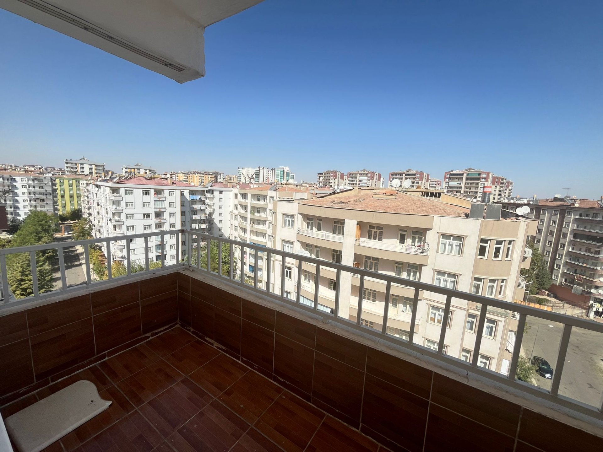 KAYAPINAR BELEDİYESİNİN YANI 3+1 KİRALIK DAİRE