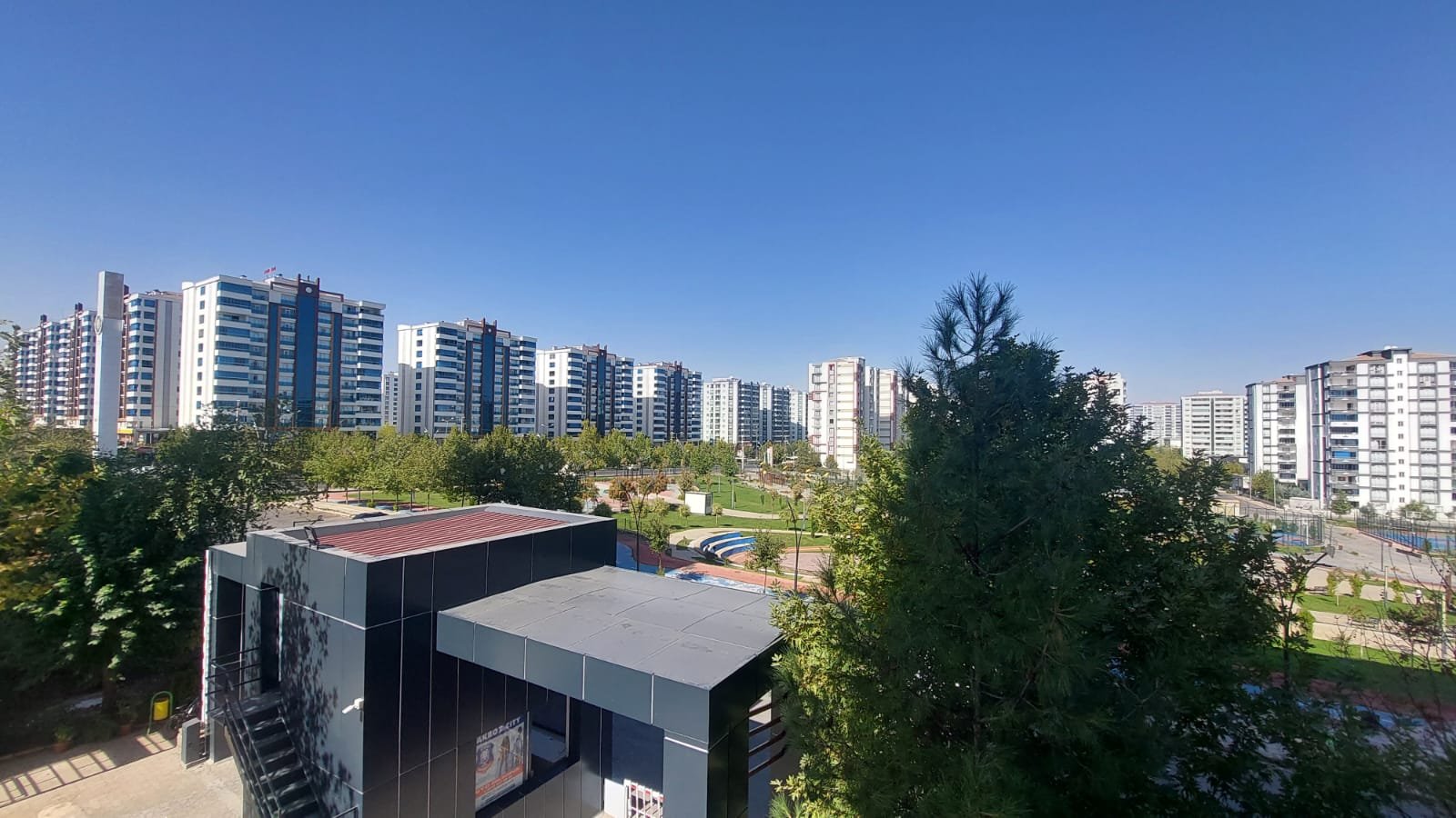 50'LİK YOL'DA SPOR PARKI MANZARALI LÜKS FULL BAKIMLI DAİREMİZ SATILIKTIR