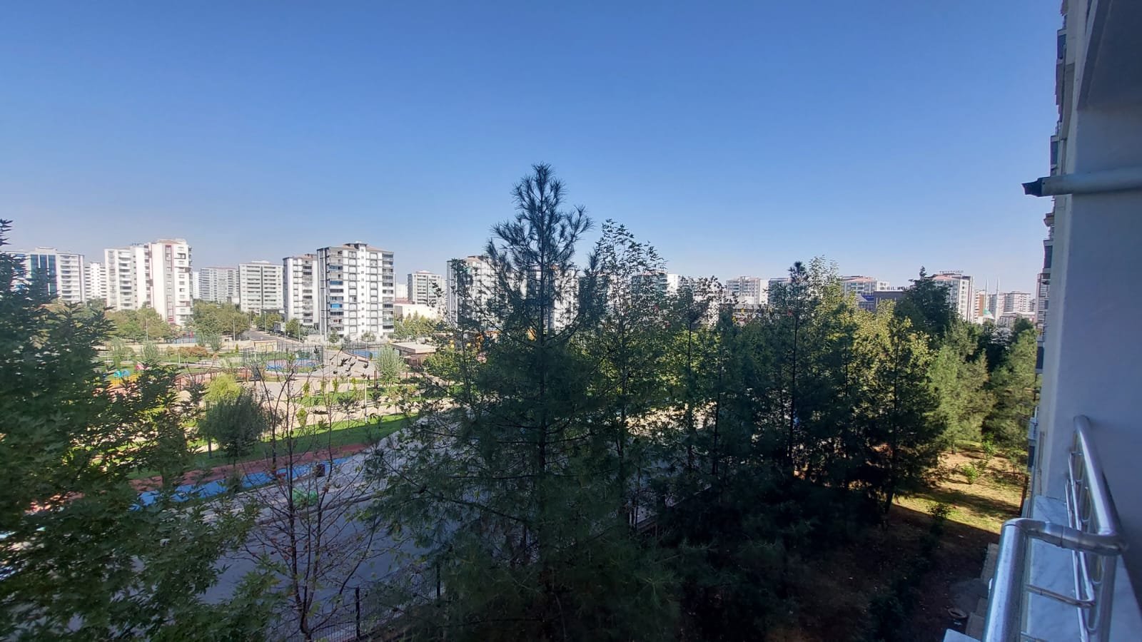 50'LİK YOL'DA SPOR PARKI MANZARALI LÜKS FULL BAKIMLI DAİREMİZ SATILIKTIR