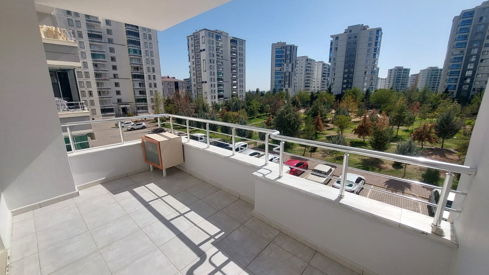 50'LİK YOL'DA SPOR PARKI MANZARALI LÜKS FULL BAKIMLI DAİREMİZ SATILIKTIR