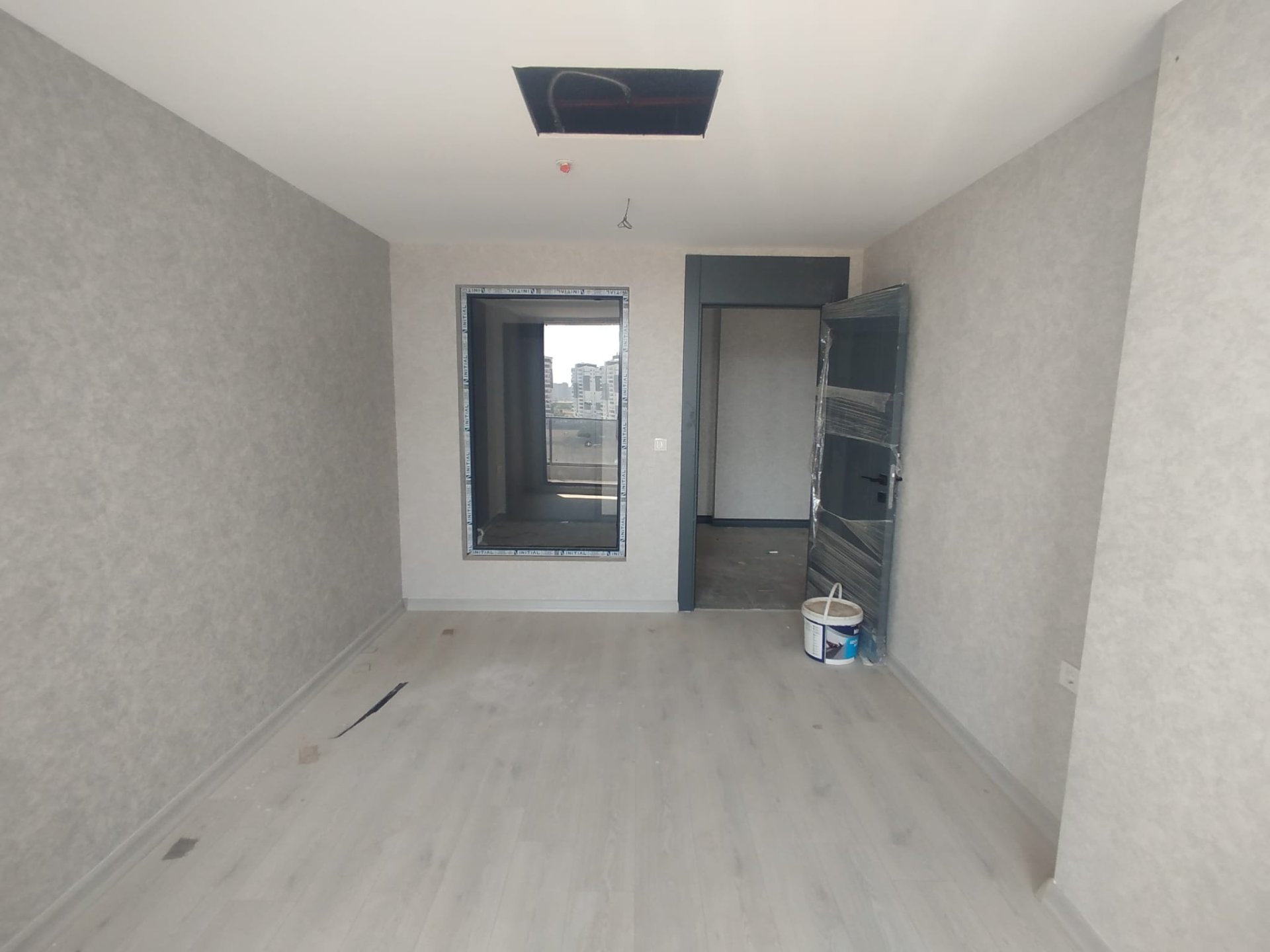 ARAŞTIRMA HASTANESİ YANI AY CORNER PLAZA'DA KİRALIK 2+1 LÜKS BÜRO