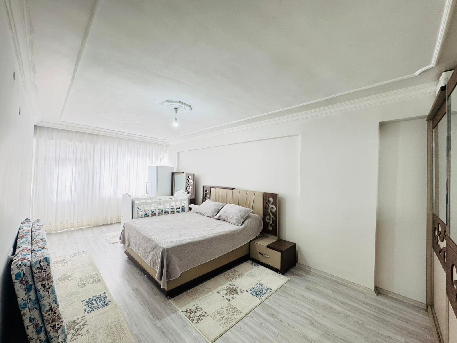 HUZUREVLERİNDE 3+1 BÜYÜKLÜĞÜNDE 2+1 SATILIK BAKIMLI DAİRE