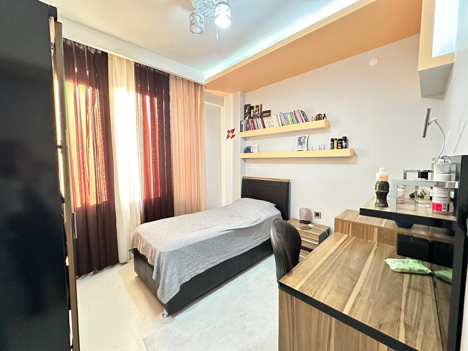 YETİŞEN ALIR' 75 CADDE ÜSTÜNDE 4.5+1 LÜKS DAİREMİZ SATIŞTADIR