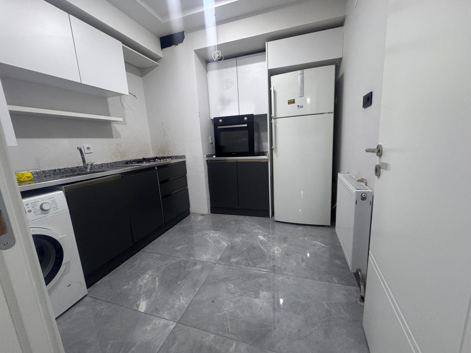 CEYSA PLAZADA EN GÜZEL KAT VE EN GÜZEL CEPHEDE TAŞINMAYA HAZIR BÜRO