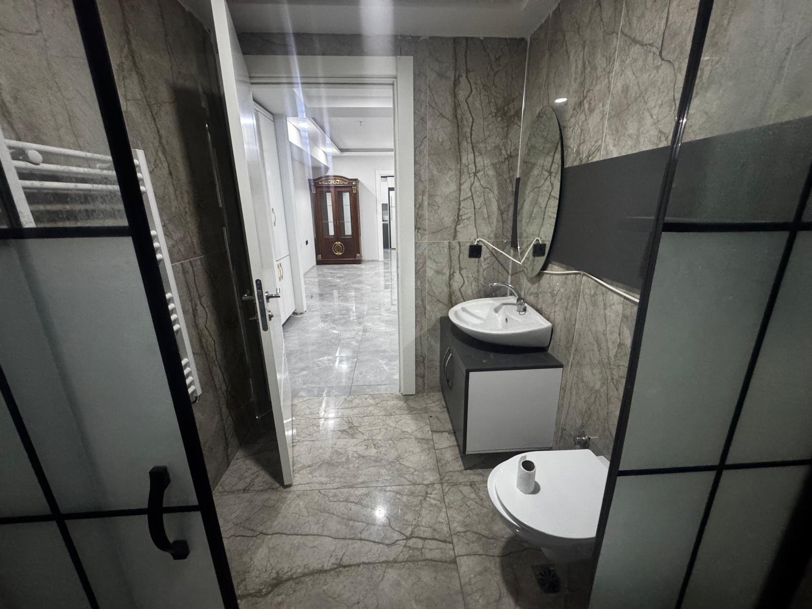 CEYSA PLAZADA EN GÜZEL KAT VE EN GÜZEL CEPHEDE TAŞINMAYA HAZIR BÜRO