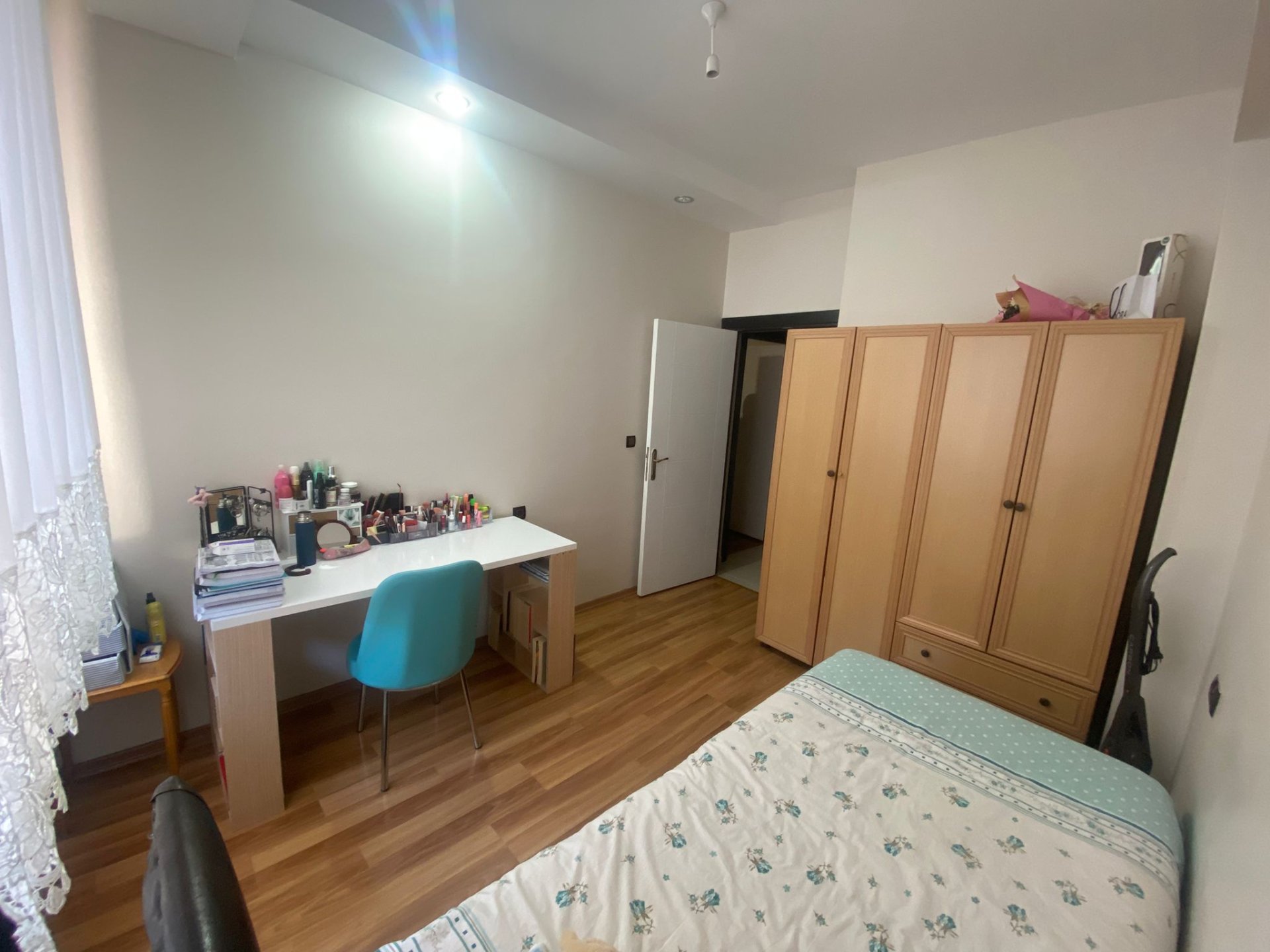 BAĞCILAR GÖLETLİ PARK CİVARINDA SATILIK 3+1 MASRAFSIZ DAİRE