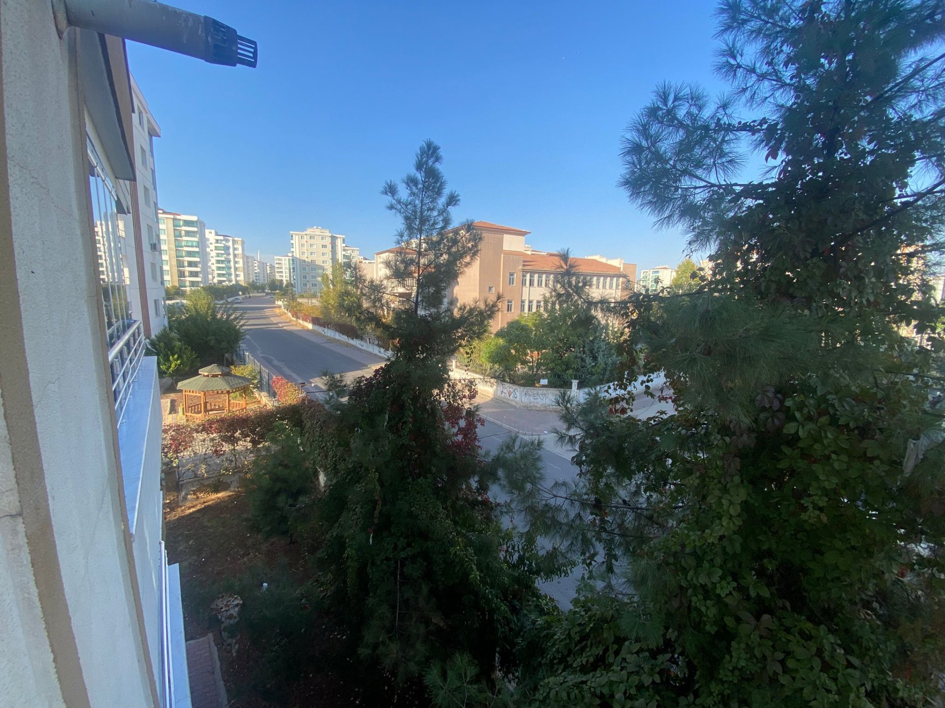 BAĞCILAR GÖLETLİ PARK CİVARINDA SATILIK 3+1 MASRAFSIZ DAİRE