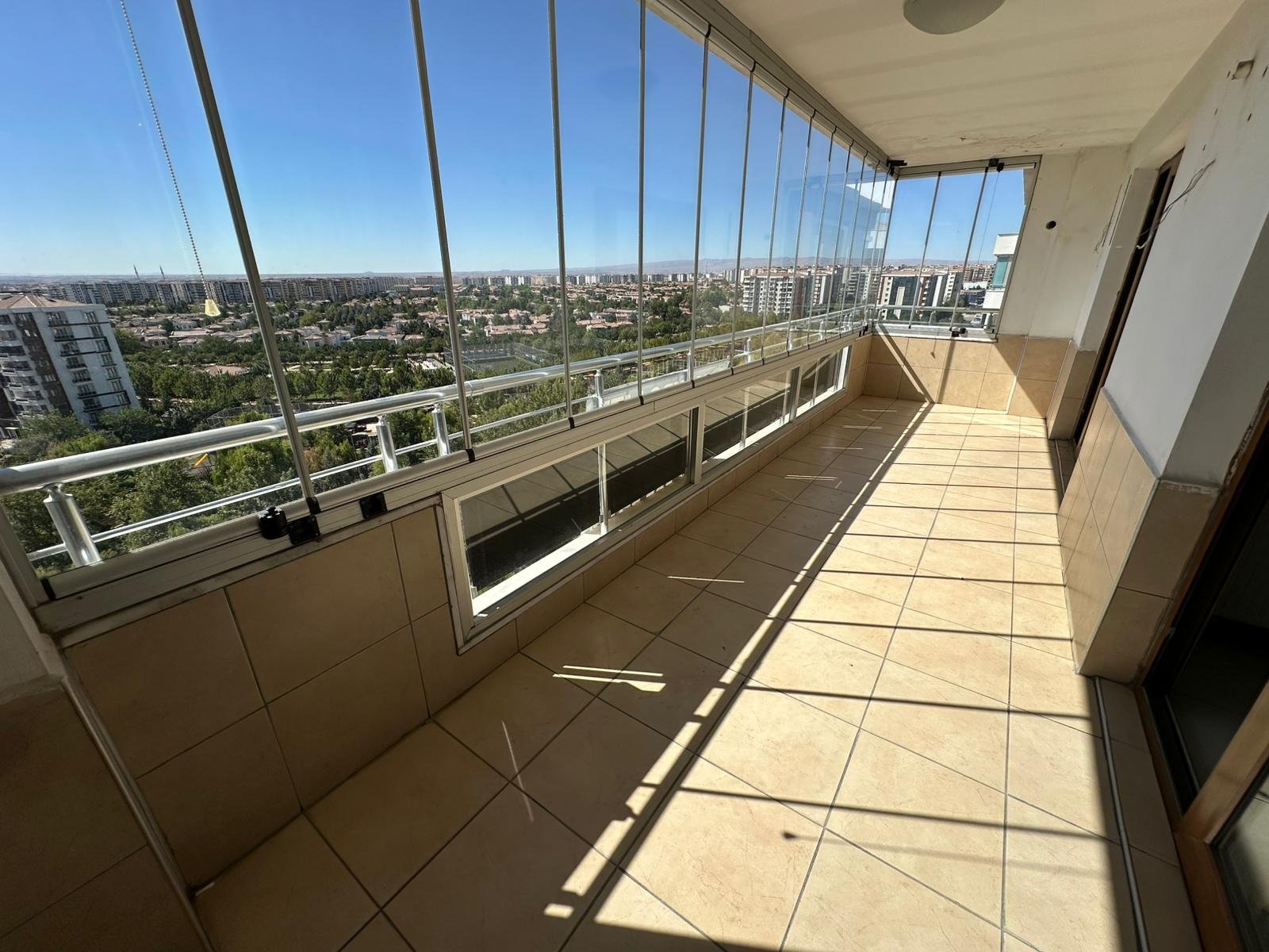 RADİSON KARŞISINDA FULL MANZARALI 4,5+1 BOŞ DAİRE