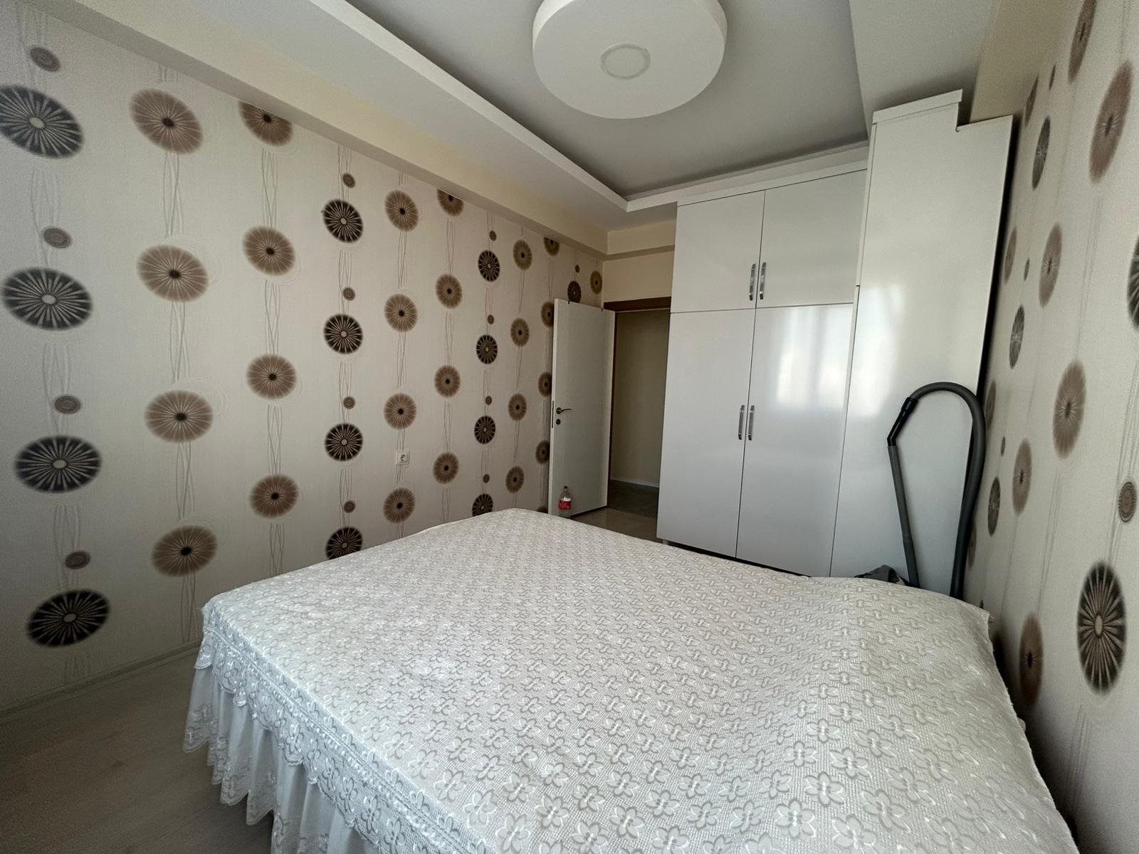 BAĞCILAR AHMET KAYA CADDESİNDE 2+1