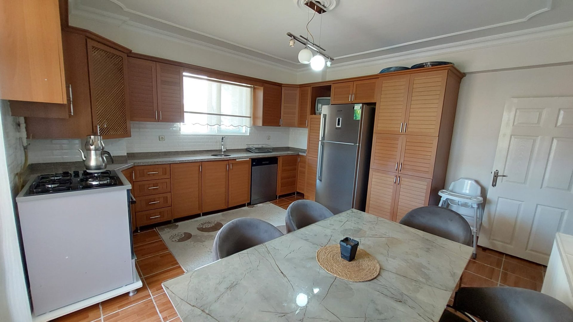 KAYAPINARIN KALBİ KENT MEYDANINA YÜRÜME MESAFESİNDE SATILIK FIRSAT 4+1 DAİRE