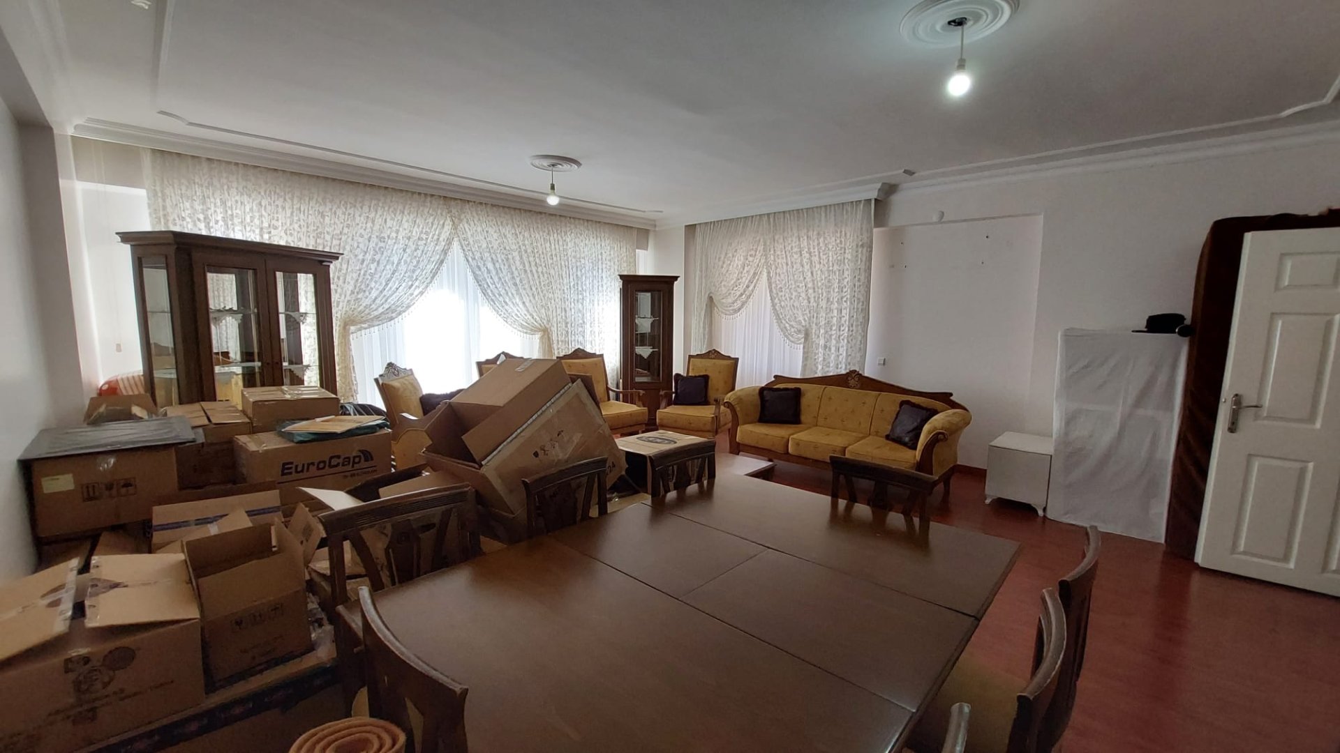 KAYAPINARIN KALBİ KENT MEYDANINA YÜRÜME MESAFESİNDE SATILIK FIRSAT 4+1 DAİRE