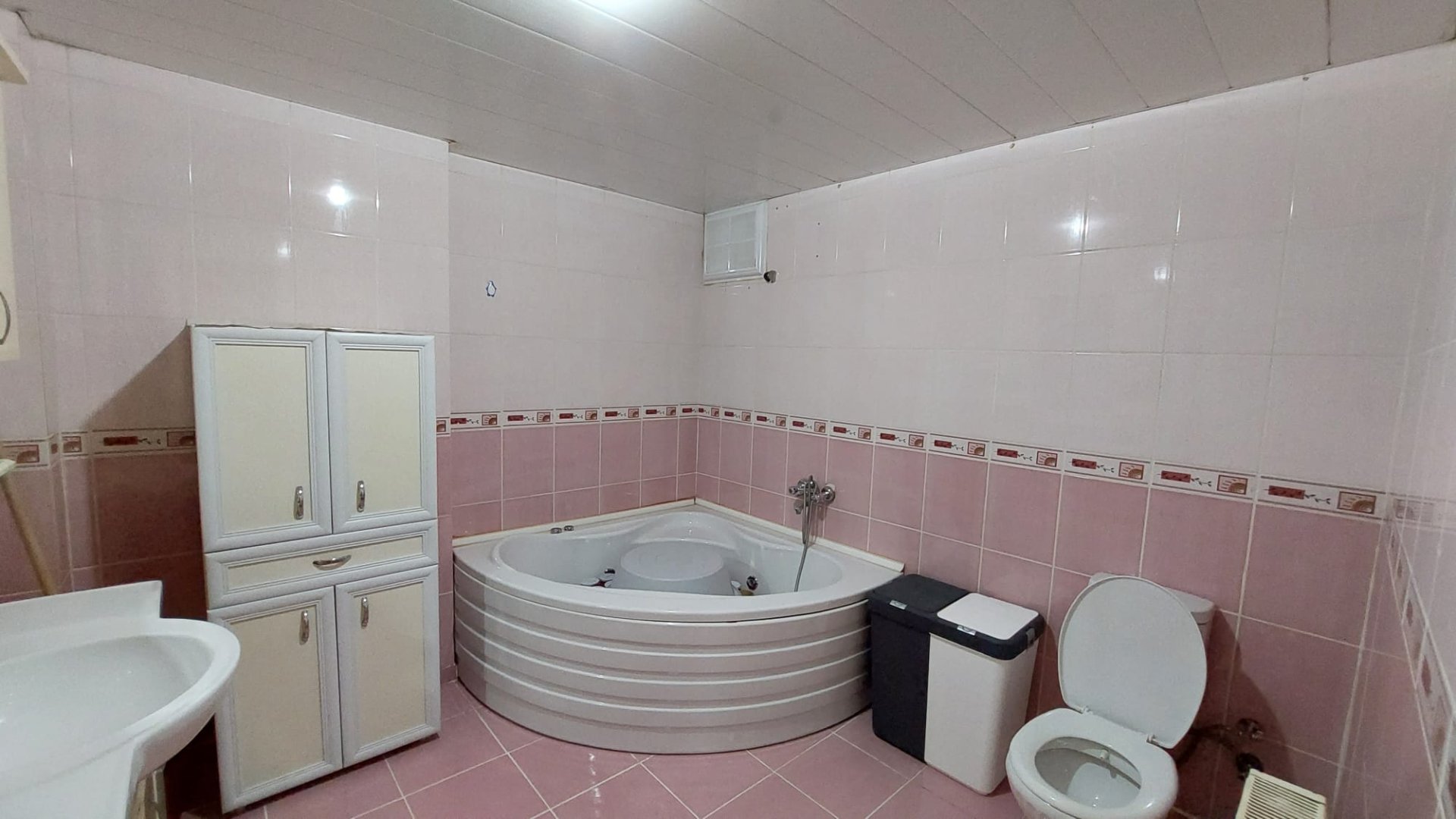 KAYAPINARIN KALBİ KENT MEYDANINA YÜRÜME MESAFESİNDE SATILIK FIRSAT 4+1 DAİRE