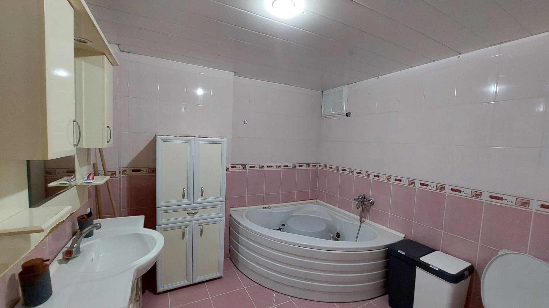 KAYAPINARIN KALBİ KENT MEYDANINA YÜRÜME MESAFESİNDE SATILIK FIRSAT 4+1 DAİRE