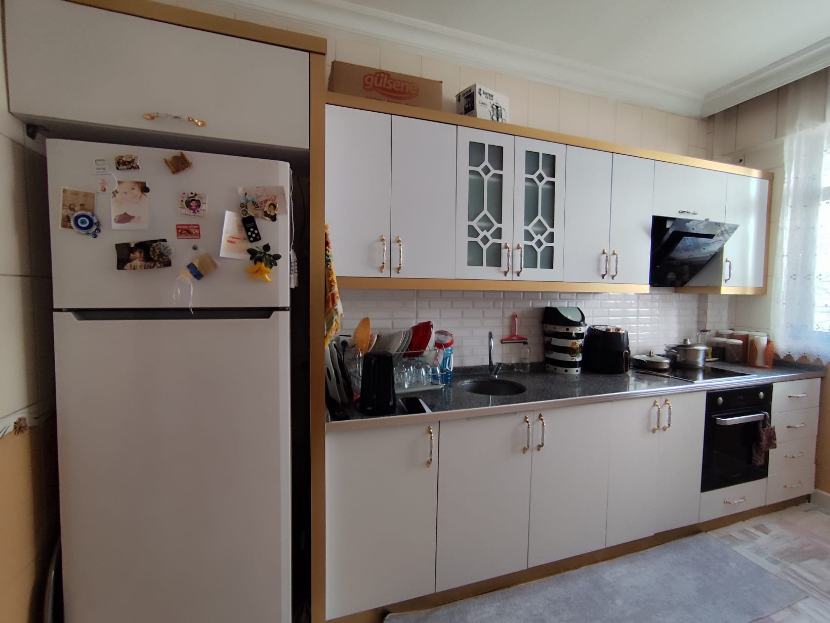 BAĞLAR İSKAN EVLERİNDE SATILIK İÇİ YAPILI GENİŞ FERAH DAİRE