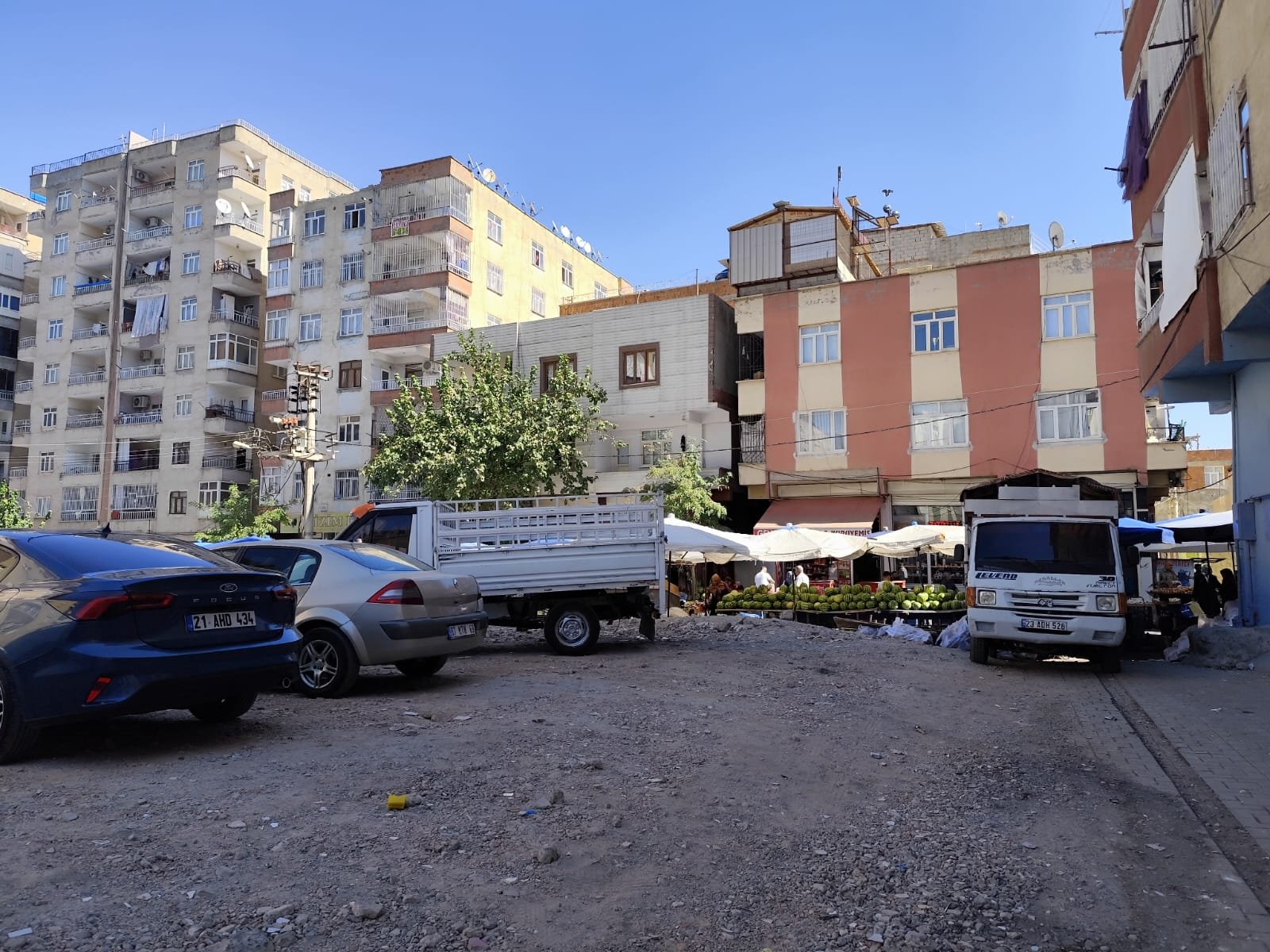 BAĞLAR İSKAN EVLERİNDE SATILIK İÇİ YAPILI GENİŞ FERAH DAİRE