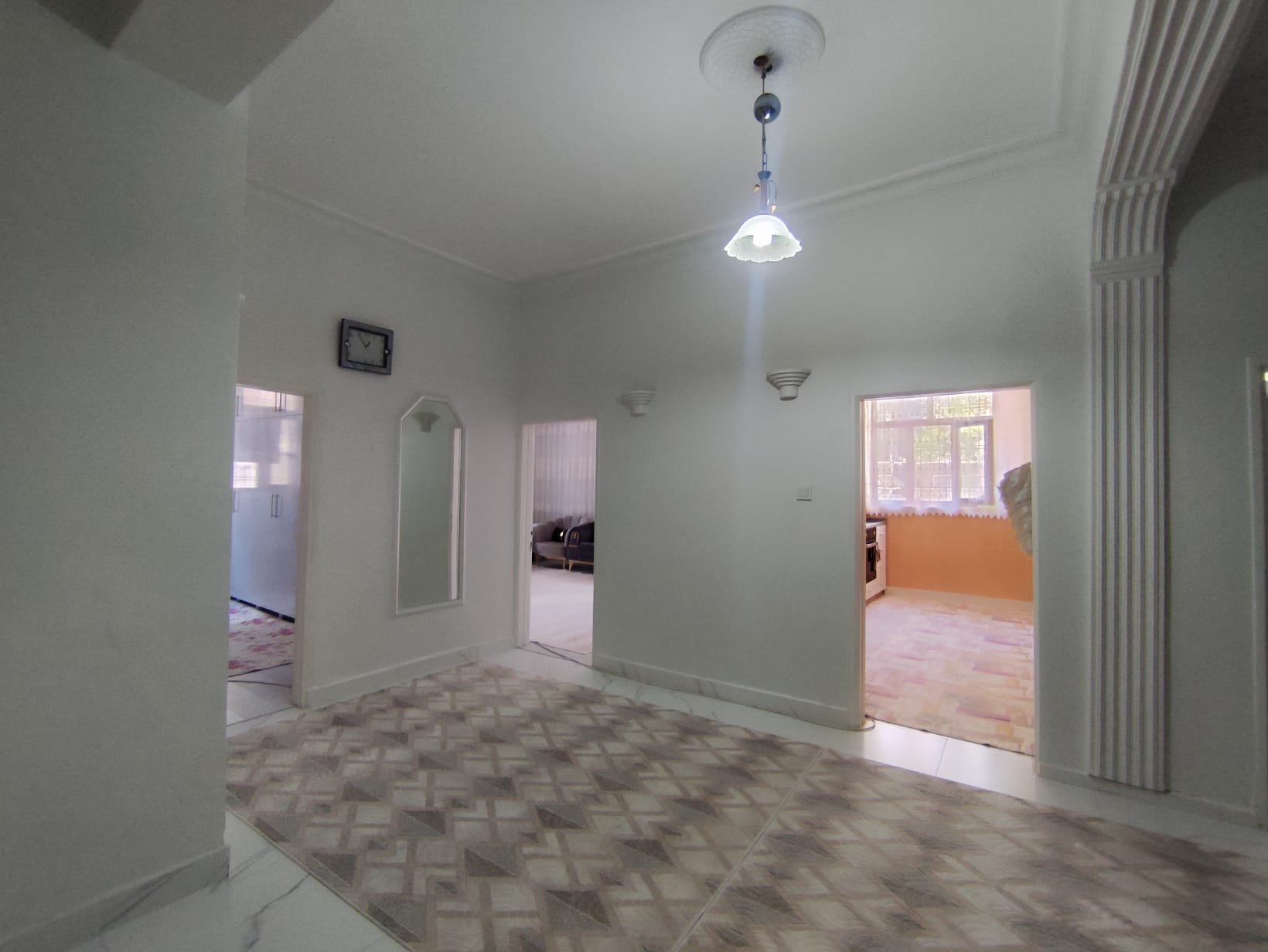 BAĞLAR İSKAN EVLERİNDE SATILIK İÇİ YAPILI GENİŞ FERAH DAİRE