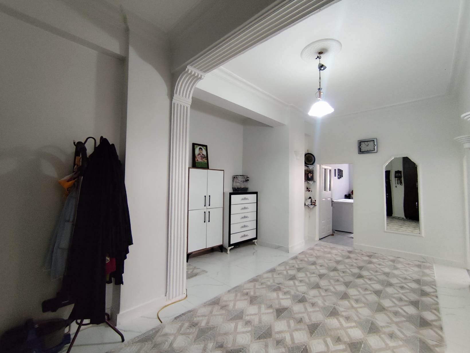 BAĞLAR İSKAN EVLERİNDE SATILIK İÇİ YAPILI GENİŞ FERAH DAİRE