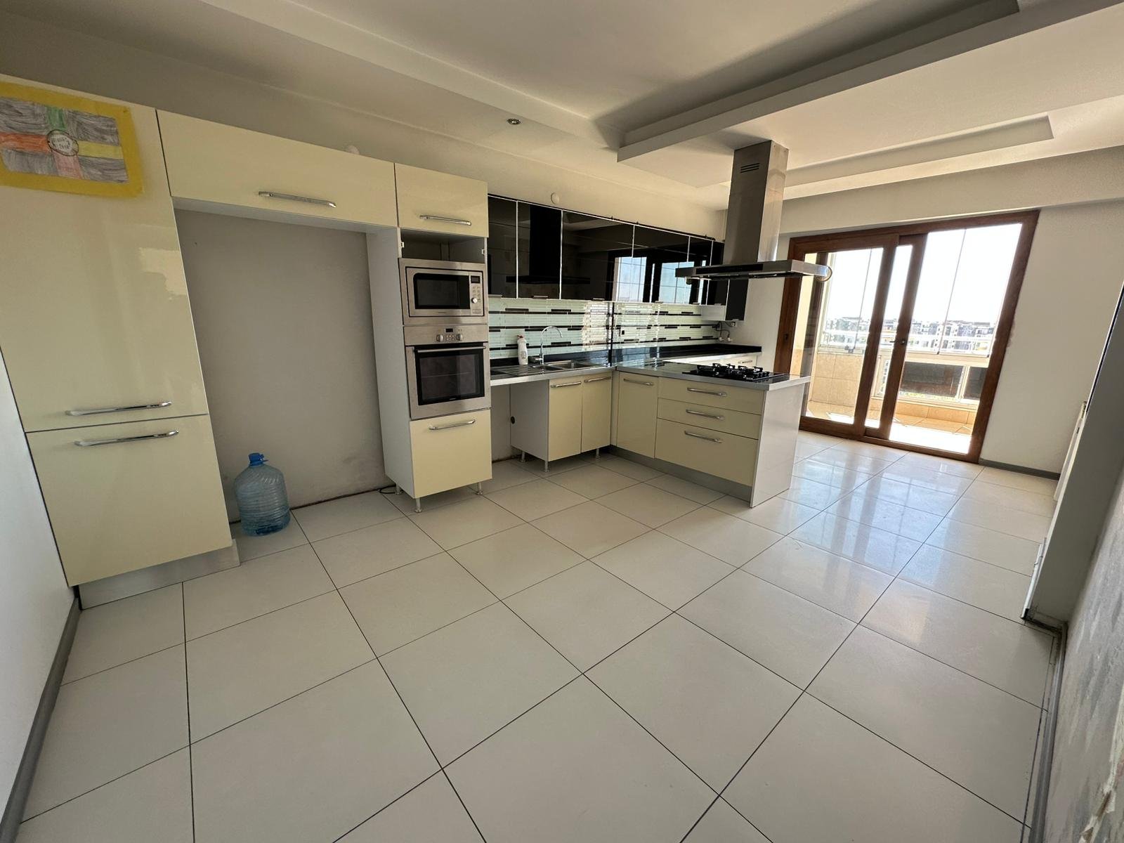 RADİSON KARŞISINDA FULL MANZARALI HAVUZLU 4,5+1 BOŞ DAİRE