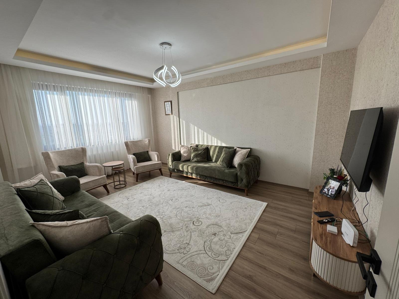 ÜÇ KUYULARDA RENSA KALİTESİYLE 3.5+1 LÜKS DAİREMİZ SATIŞTADIR