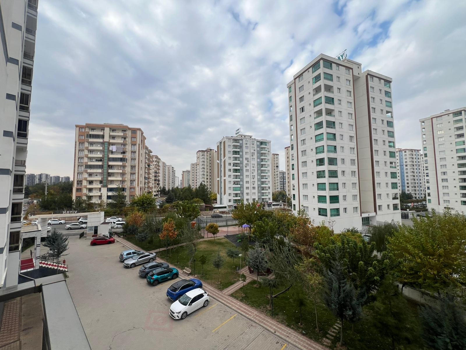 FABRİKA MAHALLESİNDE LÜX 4+1 SATILIK DAİRE